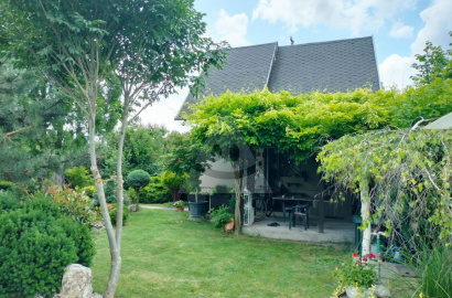 Recreational cottage with a beautiful garden and swimming pool in Nová Stráž
