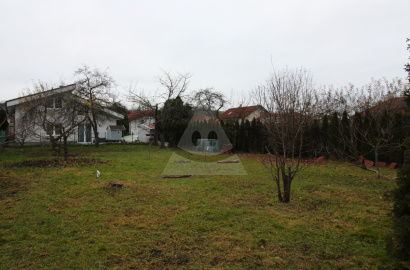 Building plot for a family house / 409 m2/, Rosina