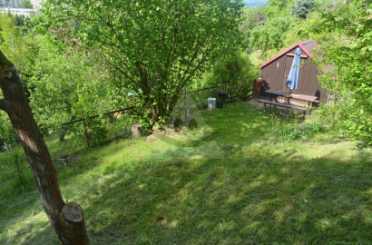 Cozy cottage in a beautiful garden - water and electricity on the property, Dolný Kubín