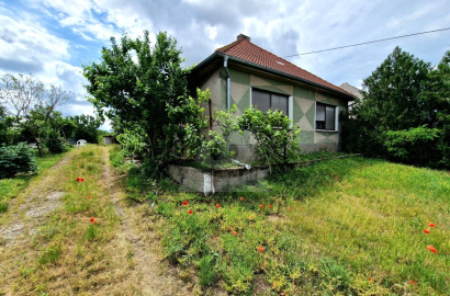 Older family house with a large plot of land in a quiet part of the village of Svätý Peter