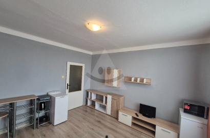Renovated studio apartment on Gazdovská Street in Komárno