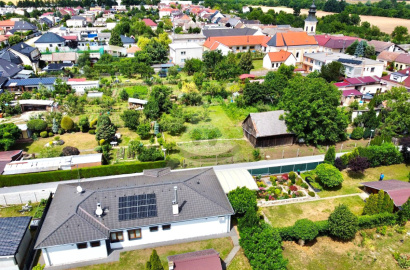 Stylish bungalow with a charming garden /1273 m2/, Piešťany - Trebatice