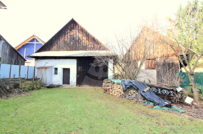 Building plot with farm building /544 m2/, Čičmany