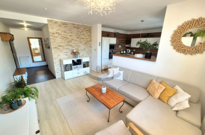 ELEGANT 3-ROOM APARTMENT WITH LOGGIANA / 81 m2 / - Bytča