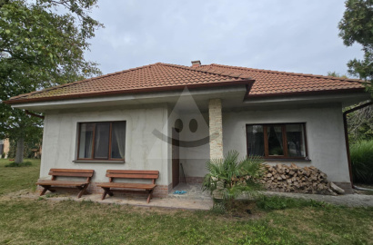 Rodinný dom for rent, Trávnik