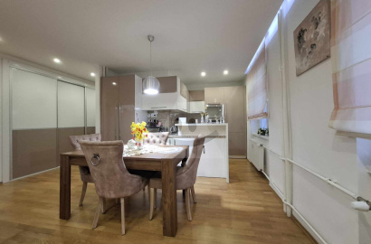 For sale modern 3-room brick apartment near the center