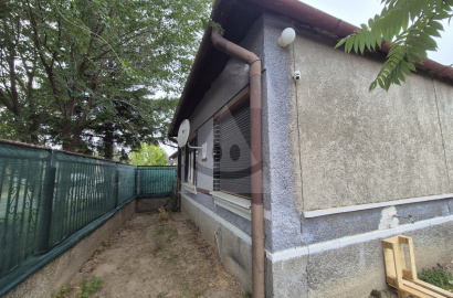 Cottage for sale in the village of Búč