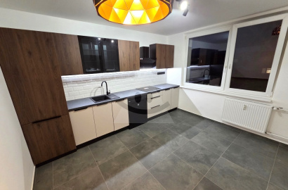 Renovated 3-room apartment with 2 balconies in a sought-after location