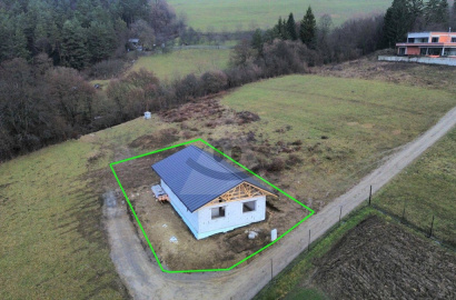 Rough construction of a 4-room bungalow / 657 m2 / - Jablonové
