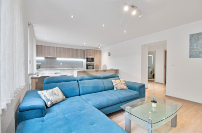 2-BEDROOM APARTMENT IN THE CENTER WITH GARAGE (for rent)