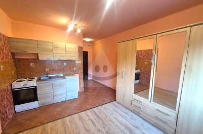 Renovated studio apartment in the sought-after location of Komárno
