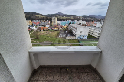Partially renovated 3-room apartment with loggia / 72 m2 / - Kysucké Nové Mesto
