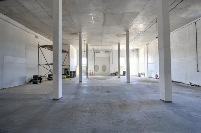 Business building/warehous and land for rent, Bernolákovo