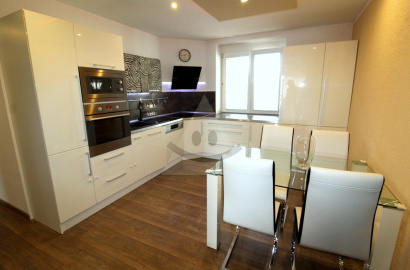 Superior 3-room apartment with two balconies / 90 m2 / Žilina - center