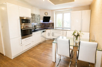 Superior 3-room apartment with two balconies / 90 m2 / Žilina - center