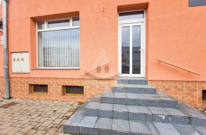 OR RENT: Bright commercial / office space in the center of Liptovský Hrádek