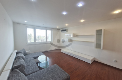 For rent, a large 3-room apartment on Vodná street in Komárne