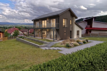 Land for family houses for sale, Slovenské Pravno