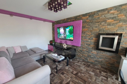We offer for sale a sunny 3-room apartment after an older complete reconstruction in Klačno