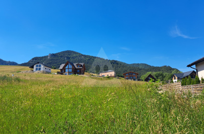 Sunny plot of land with panoramic views in the picturesque village of Ižipovce
