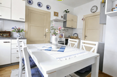 Cozy and Sunny Family House with a Large 881 m² Garden / Handlová