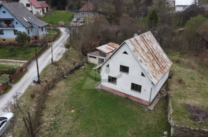 Brick family house with garden /891 m2/, Veľké Rovné