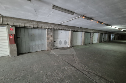 Garage parking with gate in a parking house / 15 m2 / - Hájik