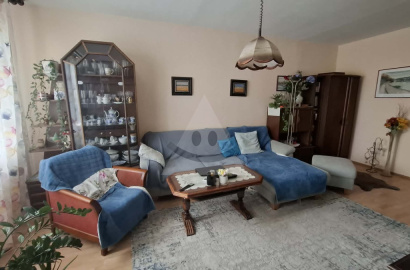 For sale a sunny 3-room apartment