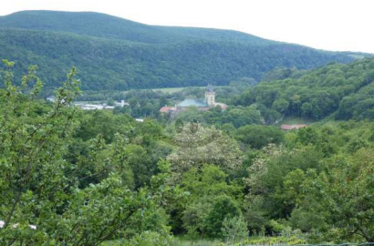 Land with a beautiful view in a wine-growing area – Hronský Beňadik