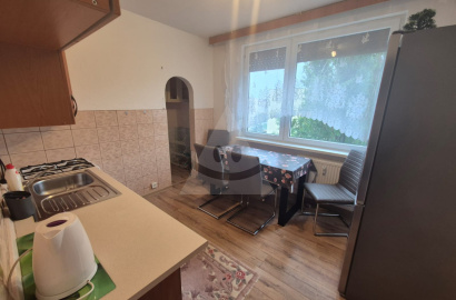 We offer for rent a spacious 1-room apartment with a balcony in Komárno