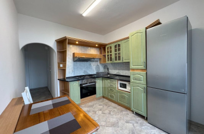 Sunny and fully furnished 3-room apartment for rent – ​​Podbreziny, Liptovský Mikuláš