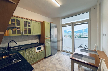 Sunny and fully furnished 3-room apartment for rent – ​​Podbreziny, Liptovský Mikuláš