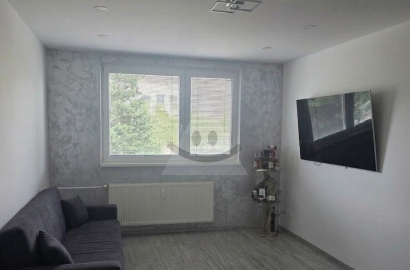 Renovated 2-room apartment for sale in Bajč.